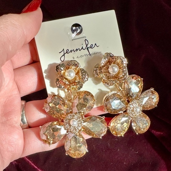 NWT oversized gold dangly flower earrings with pearls - Picture 9 of 10